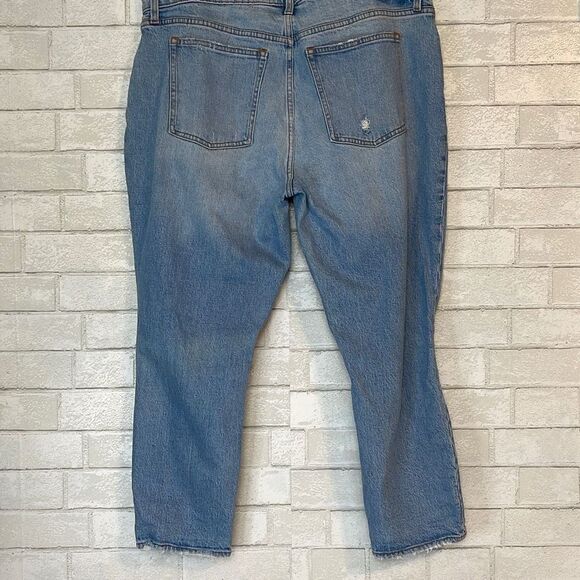 Abercrombie The Mom High Rise Jean Distressed Light Wash 18S 34 - Picture 4 of 6